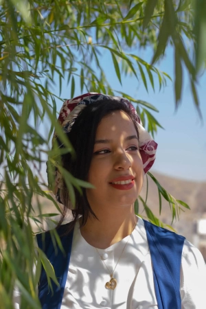 woman portrait under tree